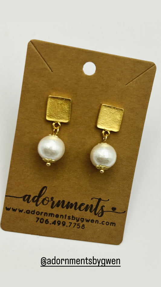 Matte Gold and Freshwater Pearl Earrings